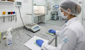 Manipulação de produtos farmacêuticos: Como as normas USP 795, 797 e 800 elevam a qualidade e a segurança nas farmácias magistrais